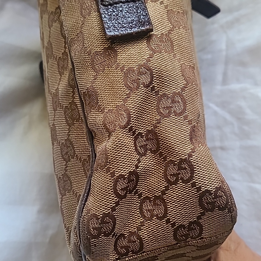 Gucci Crossbody - Picture 8 of 14